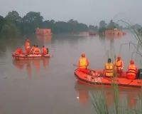 बलिया में सरयू नदी का कहर, तीन हजार की आबादी पानी में घिरी, बाढ़ के बीच NDRF ने संभाला मोर्चा